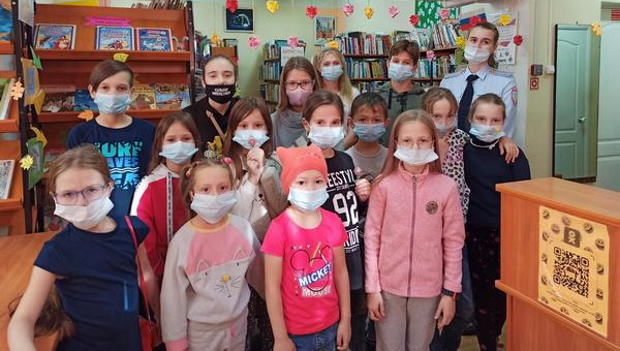 Ребята досугового клуба «Светлячок» в начале осенних каникул встретились с инспектором ПДН