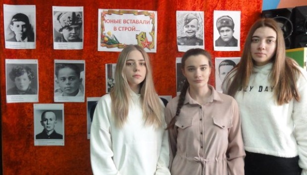 Юные вставали в строй