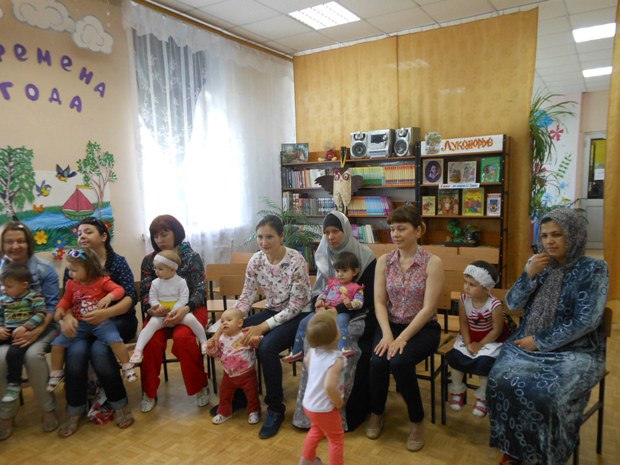 Петрушка приглашает малышей