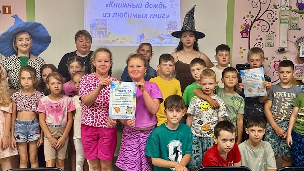 Книжный дождь из любимых книг